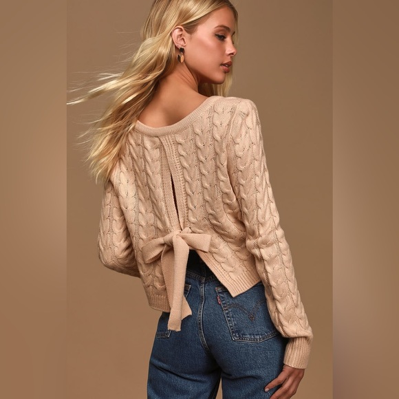 Lulus Sweaters - NWT Lulu’s Tenderhearted cable knit tie back sweater